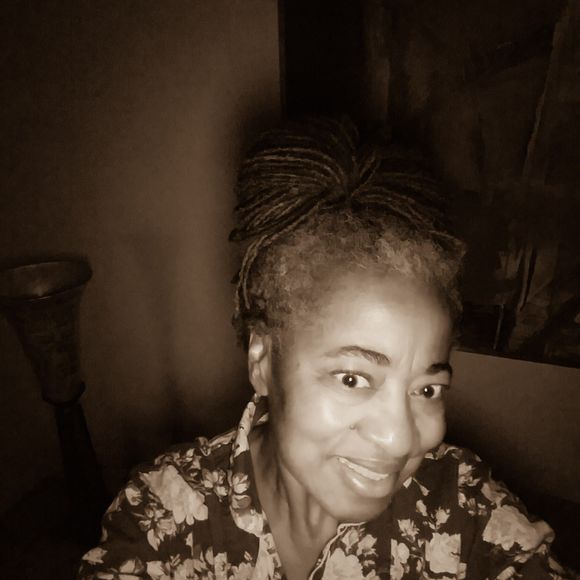 Meet your Posher, Joanne - Picture 1 of 1